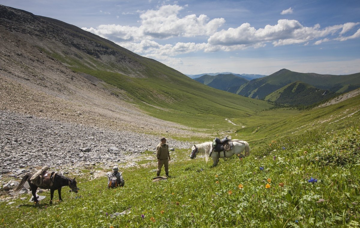 Alpine Lakes Circuit and Glacial Valley - Photo 1